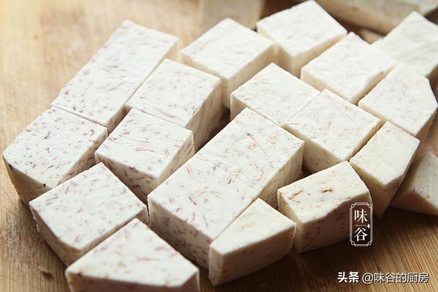 廣州東山口綿綿糕做法（廣式早茶必點的芋頭糕）4
