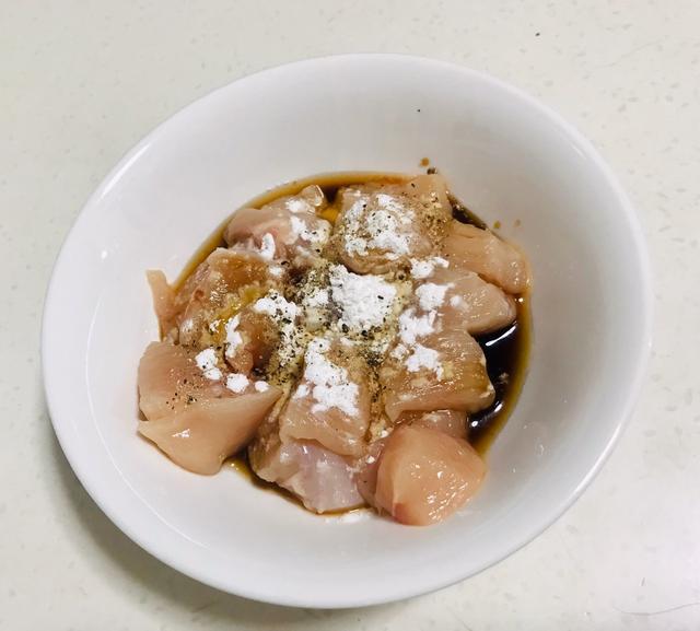 土豆香菇香腸焖飯電飯煲做法（一看就會的土豆雞肉香菇焖飯）3