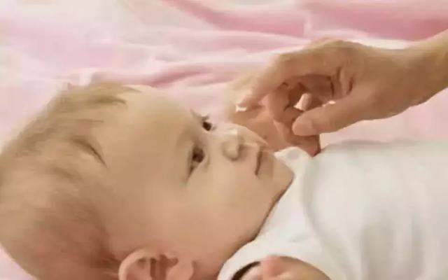 嬰兒為什麼會長痤瘡應如何解決（寶寶會長青春痘）4