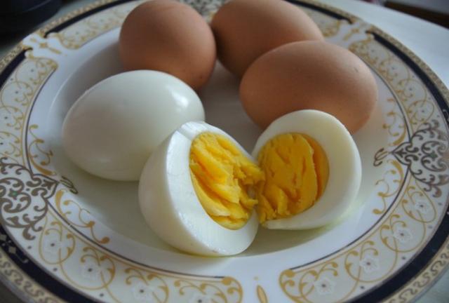 煮雞蛋不破裂的正确方法幾分鐘（煮雞蛋不能直接下鍋）1