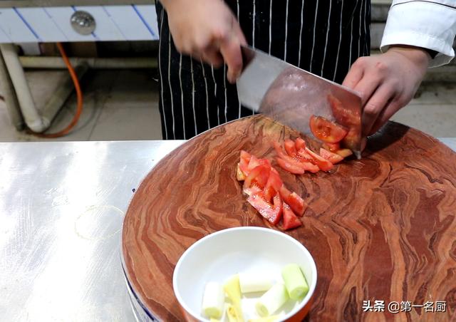 紅燒魚的家常做法簡單易學還好吃（紅燒魚這樣做才好吃）6