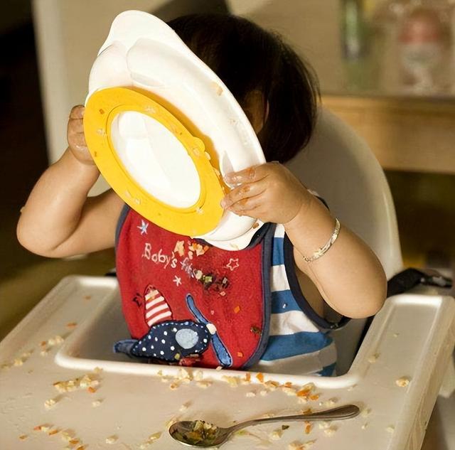 錯過了寶寶獨立吃飯的黃金期（孩子獨立吃飯是有黃金期的）5