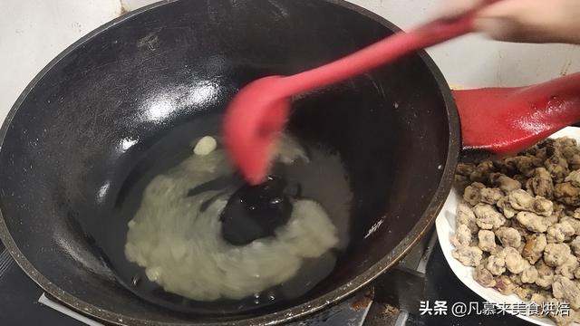 花生米跟什麼一起燒好吃（這可能是花生米最好吃的做法）14