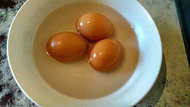 醋泡雞蛋真的可以美白祛斑嗎（常吃一顆醋泡雞蛋）1
