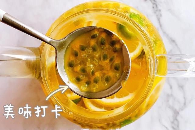 冰鎮蜂蜜檸檬百香果茶怎麼做（自制百香果檸檬茶）3