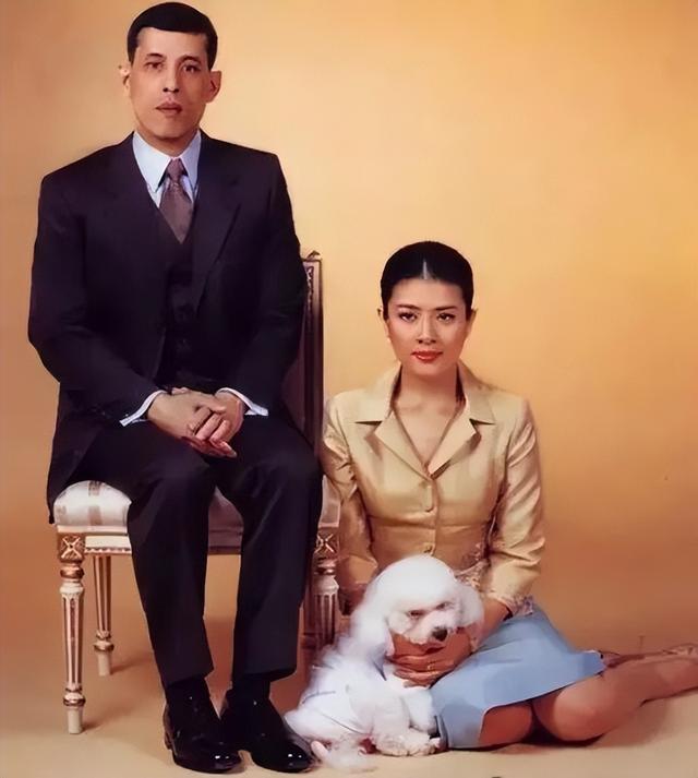 泰國第三任王後給愛犬慶生（坐擁400多億美元身家的泰國國王）2