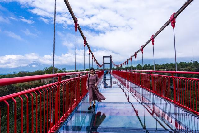 北京玻璃吊橋用途（玻璃吊橋如何維護）1