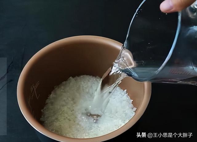 蒸米飯怎麼快速檢驗水和米比例（蒸米飯隻添水就錯了）4