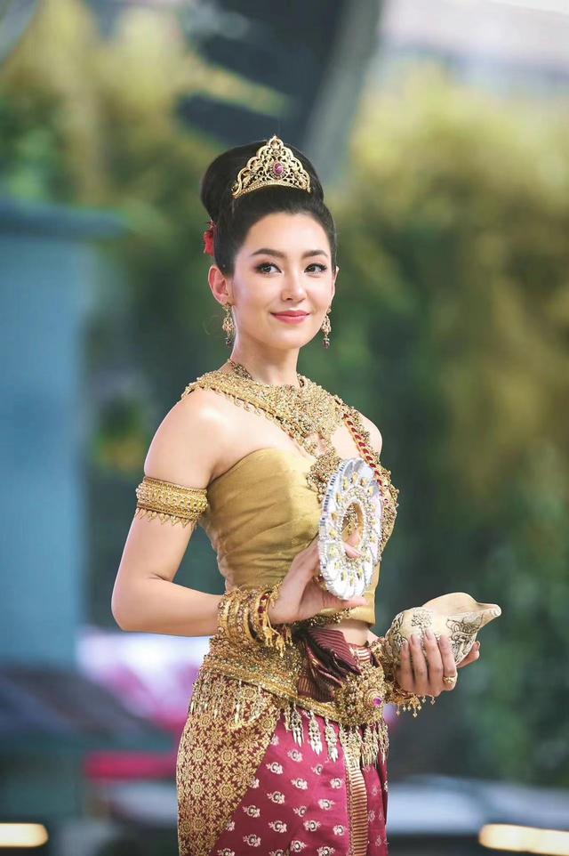 泰國皇後服裝為什麼這麼好看（泰國今年的宋幹女神）14
