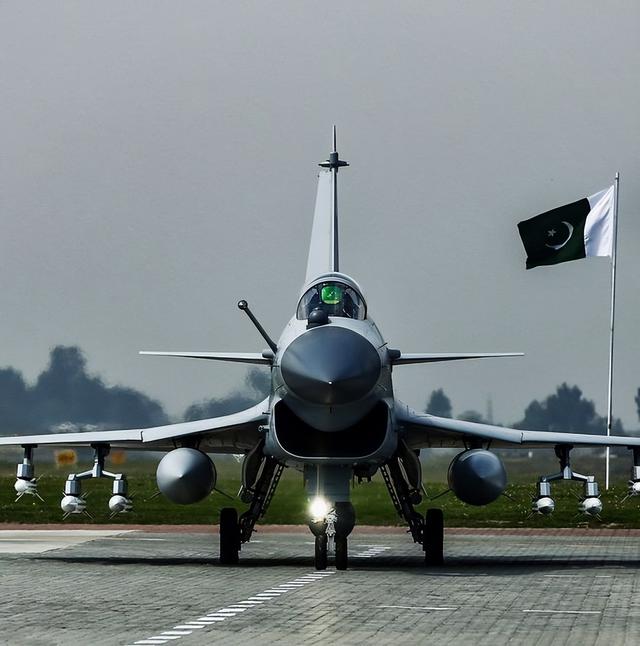 巴基斯坦購買多少架殲10c（巴基斯坦高度評價殲10CP）2