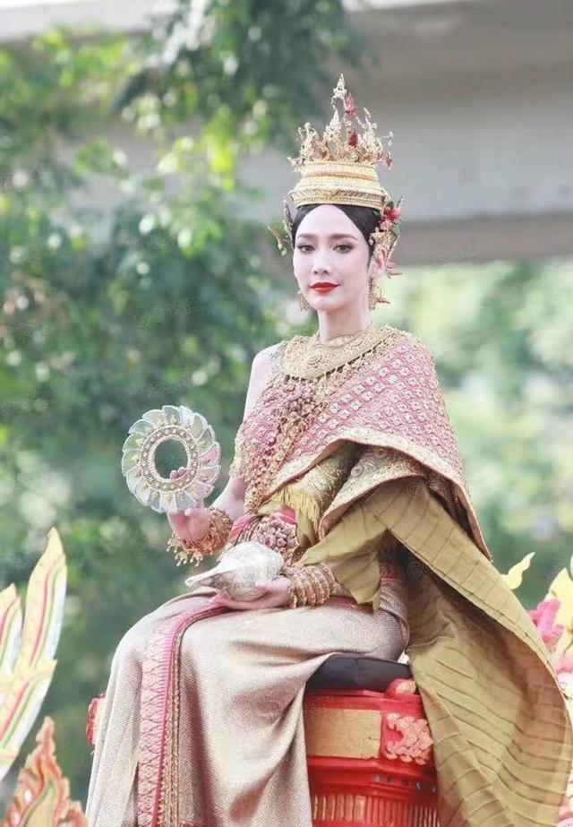 泰國皇後服裝為什麼這麼好看（泰國今年的宋幹女神）18