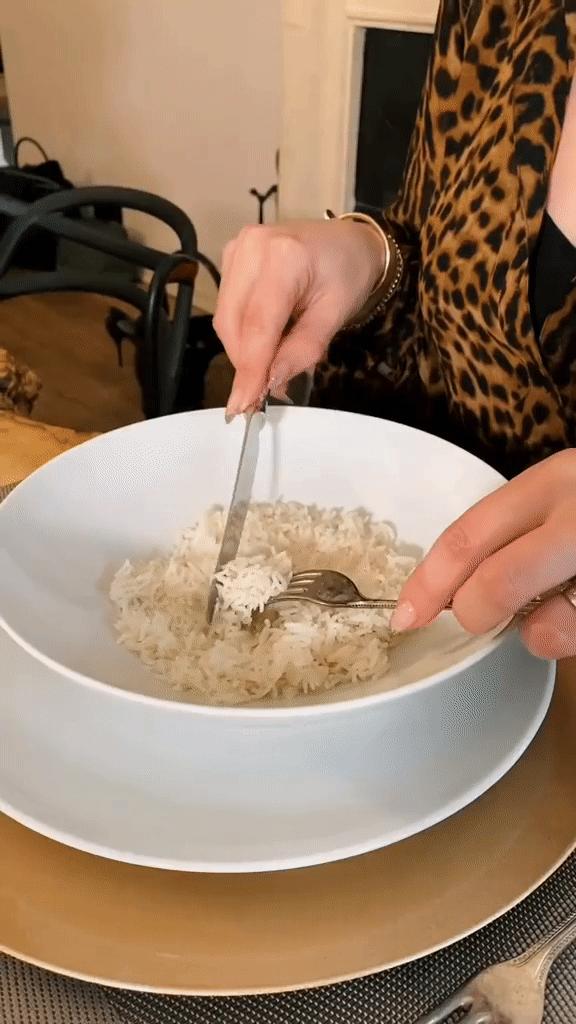 外國人為什麼喜歡用刀叉吃飯（英國禮儀專家教人用刀叉吃米飯）10