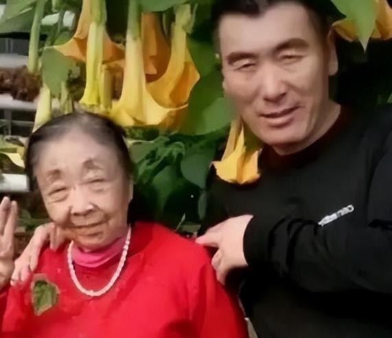 88歲老太太與小30歲小夥子結婚（27歲東北小夥和父母斷絕關系娶59歲老太太）20