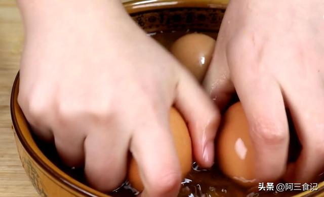 清水荷包蛋的正确做法（荷包蛋最正确做法）2