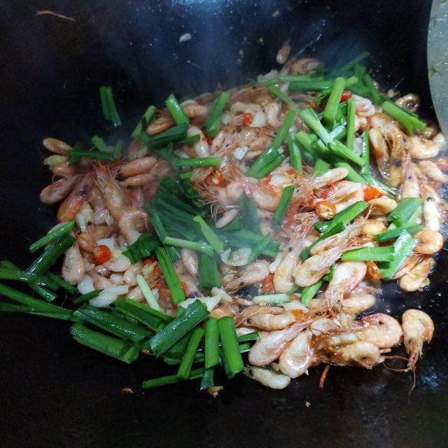 韭菜炒河蝦正确做法（鮮香美味又補鈣）5