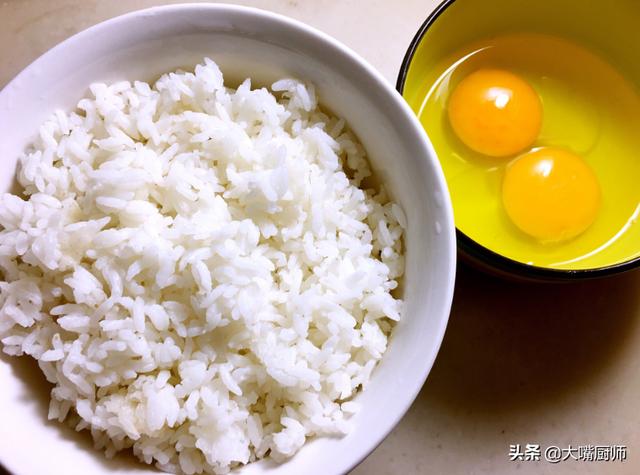 怎麼把蛋炒飯炒得粒粒分明（先炒蛋或先炒米都不對）3