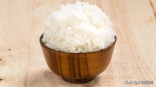 米飯怎麼蒸好吃又香還不用炒菜（米飯别直接蒸了）1