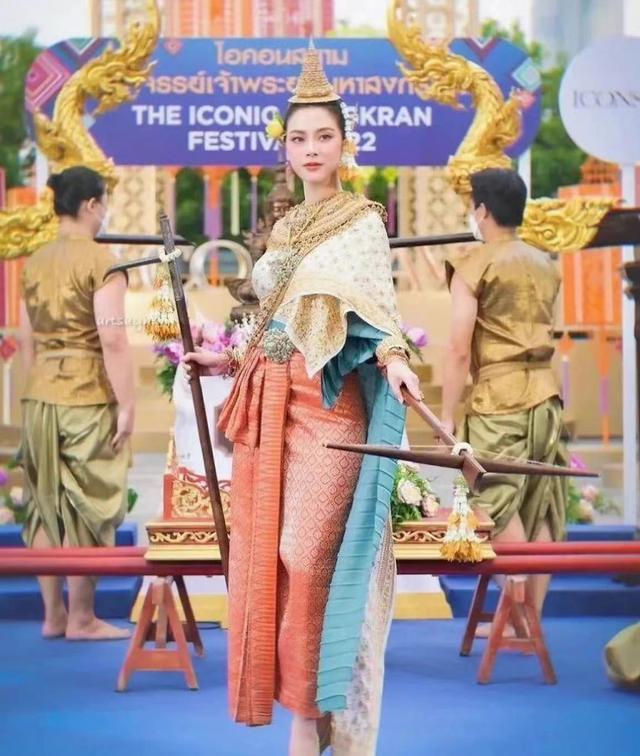 泰國皇後服裝為什麼這麼好看（泰國今年的宋幹女神）7