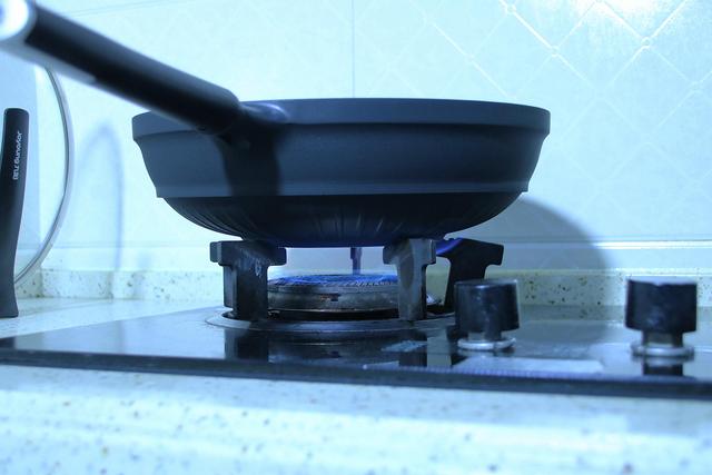 九陽316l不鏽鋼奶鍋怎麼開鍋（不懼怕各種暴力測試的鍋才是好鍋）5