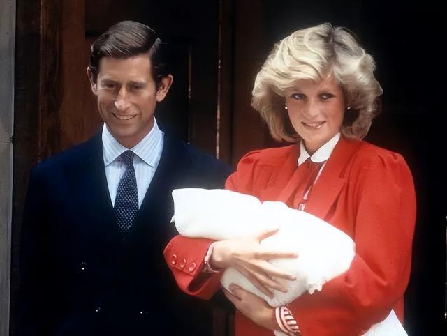 查爾斯和戴安娜生活了幾年（1984年哈裡王子出生）4