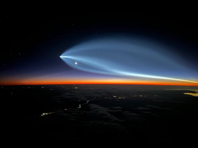 spacex有哪些型号的火箭（SpaceX火箭在時速8000公裡時呈現出驚豔視覺效果）1
