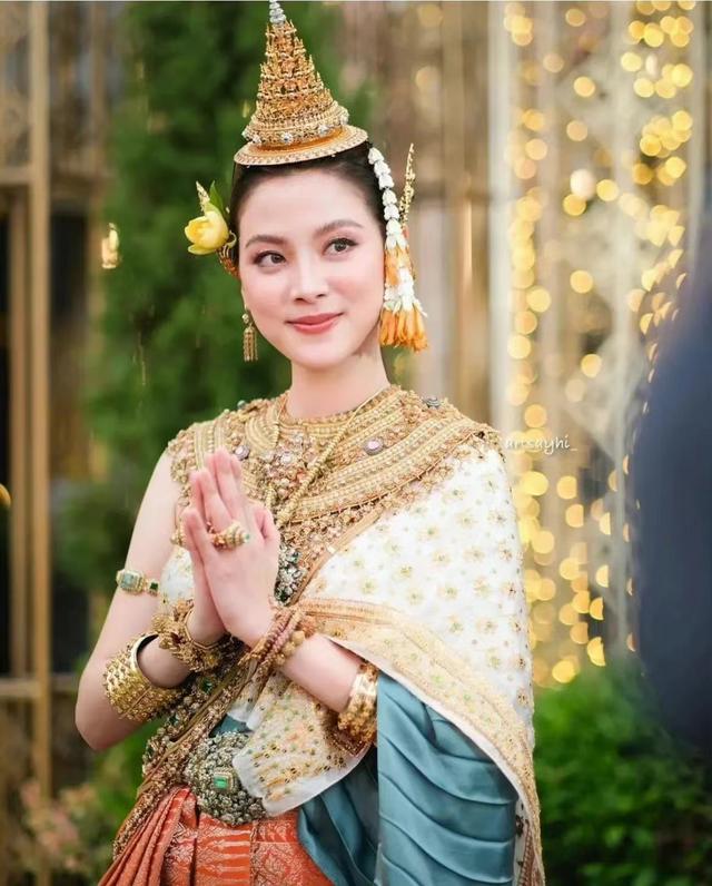 泰國皇後服裝為什麼這麼好看（泰國今年的宋幹女神）3