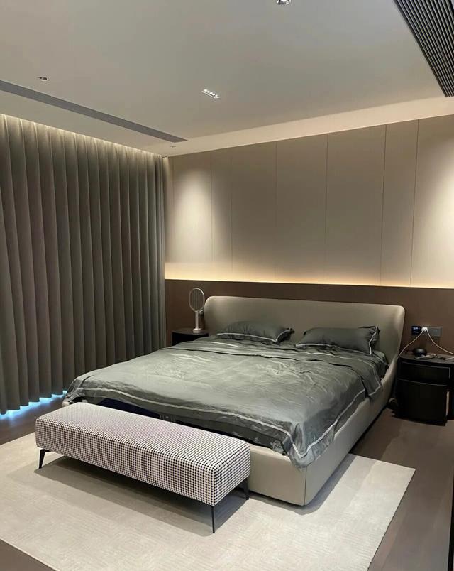 主卧室床頭背景牆簡單設計（27款最流行的卧室床頭背景牆設計分享）24