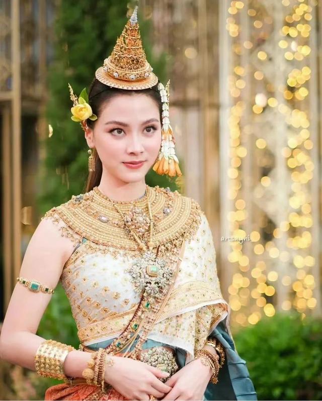 泰國皇後服裝為什麼這麼好看（泰國今年的宋幹女神）8