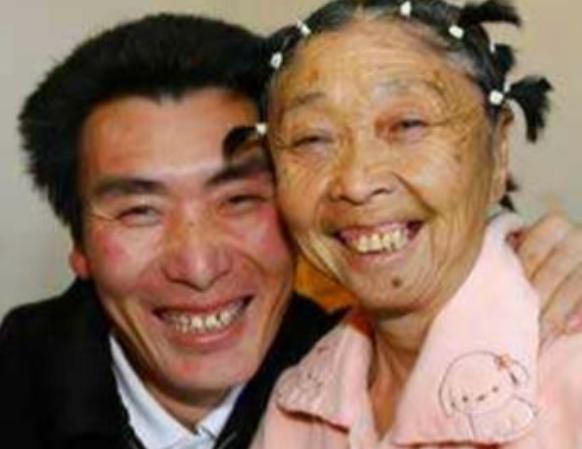88歲老太太與小30歲小夥子結婚（27歲東北小夥和父母斷絕關系娶59歲老太太）1