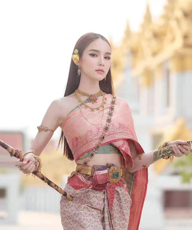 泰國皇後服裝為什麼這麼好看（泰國今年的宋幹女神）5