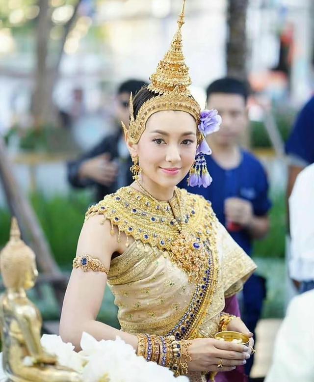泰國皇後服裝為什麼這麼好看（泰國今年的宋幹女神）15