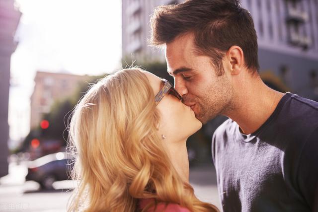 第一次和男朋友接吻該怎麼做（第一次和男朋友接吻）3