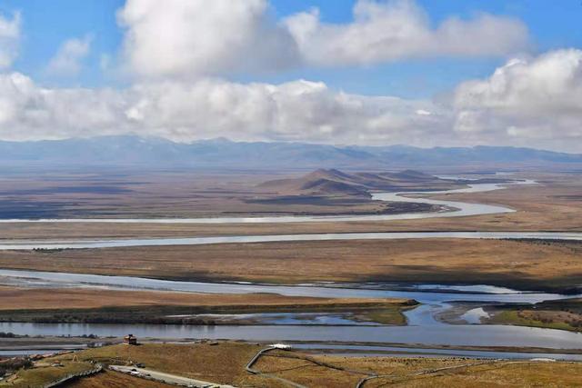 青海湖最開始形成鹹水湖的原因（每年增加4個西湖水量）9