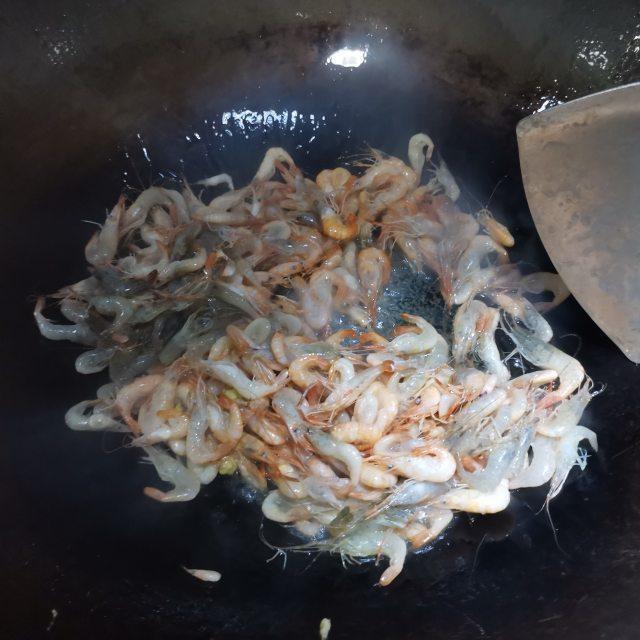 韭菜炒河蝦正确做法（鮮香美味又補鈣）2