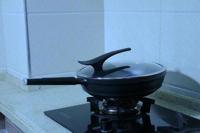 九陽316l不鏽鋼奶鍋怎麼開鍋（不懼怕各種暴力測試的鍋才是好鍋）1