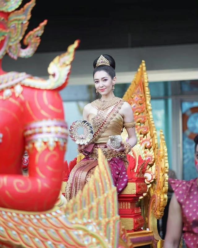 泰國皇後服裝為什麼這麼好看（泰國今年的宋幹女神）16