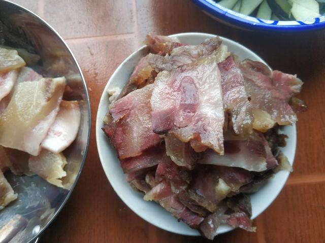 南方人吃的豬肉另類美食（大别山區豬肉常見的6種吃法中）2