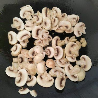 蘑菇要怎麼炒着吃才行（我奶奶教我的清炒白蘑菇的技巧）5