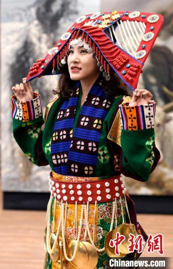 時尚的藏族服飾有哪些特點（穿在身上的非遺）5