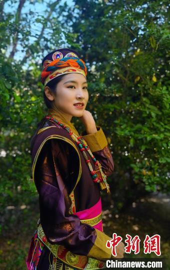 時尚的藏族服飾有哪些特點（穿在身上的非遺）7